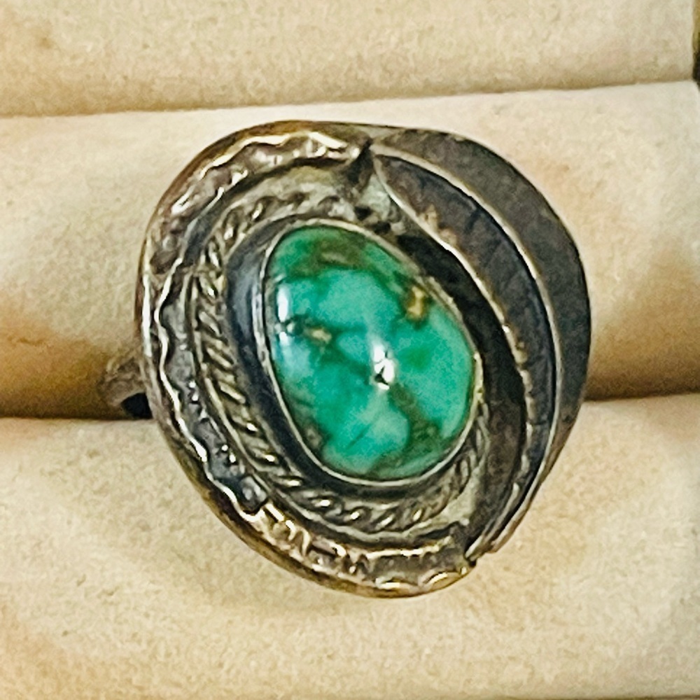 Vintage Sterling silver native American NAVAJO green turquoise ring Size 5.5